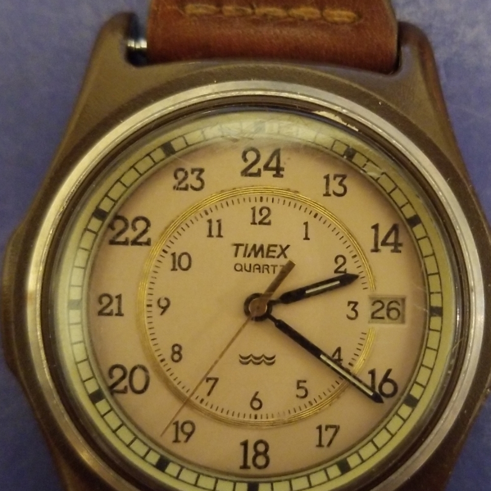 Vintage men's timex watch. Has new battery.
